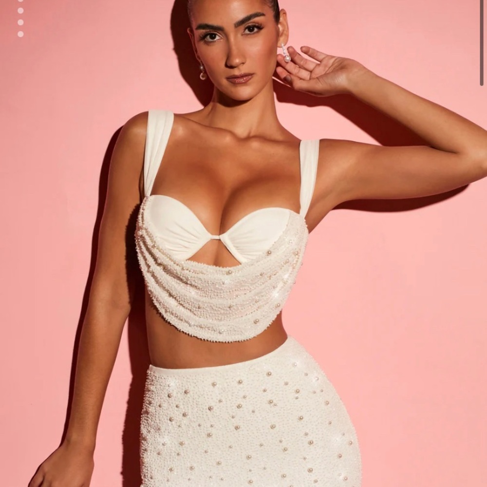 Oh Polly LARVOTTO Low Plunge Neck Crop Top in White